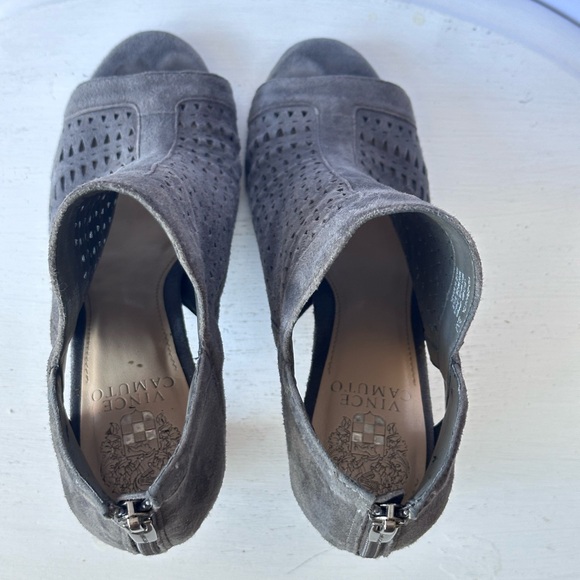Vince Camuto Cranita Gray Suede Peeptoe Booties Size 8 - Picture 5 of 6